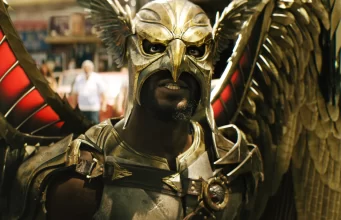 O Gavião Negro de Adão Negro sabe o quão complicado é seu personagem