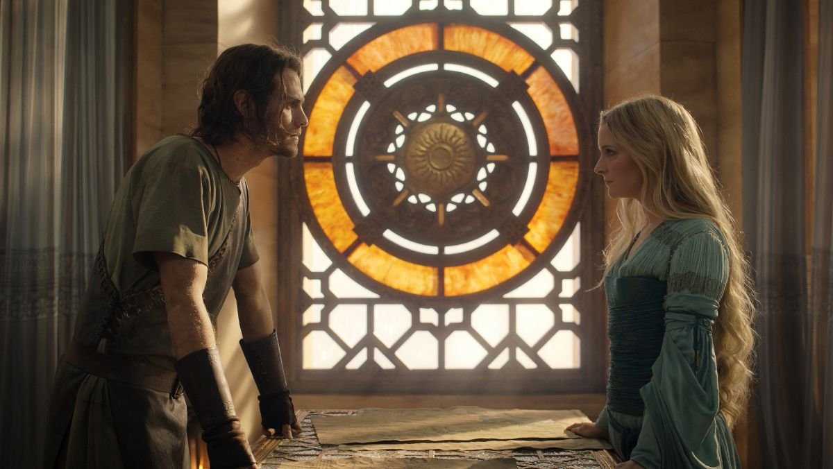 Galadriel discutindo com Halbrand, que na verdade é Sauron em Os Anéis de Poder, a segunda temporada dos Anéis de Poder chegará em breve