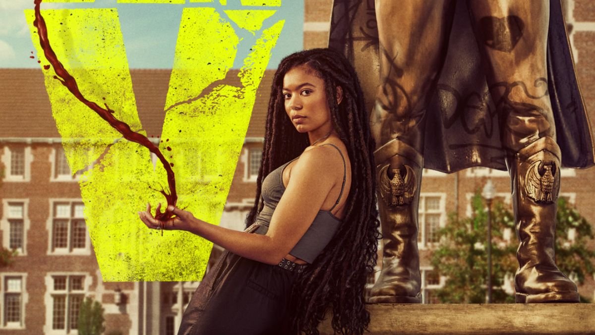 Arte teaser da Geração V com Jaz Sinclair como Marie em pé contra uma estátua de um homelander com sangue escorrendo de sua mão