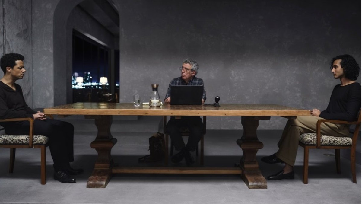 Louis (Jacob Anderson), Molloy (Eric Bogosian) e Armand (Assad Zaman) no final da 2ª temporada de Entrevista com o Vampiro.