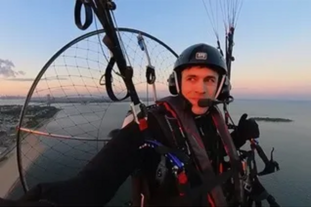 O FIM DO SILÊNCIO DIGITAL: Nova York Proíbe Smartphones e o Almoço VOLTA A SER CAÓTICO (E BARULHENTO)!