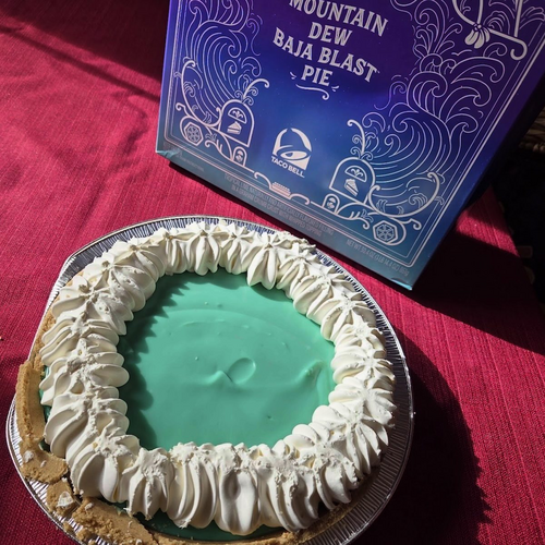 Desafio Gastronômico INSANO: Devorei a Torta de Mountain Dew Baja Blast do Taco Bell e Me Arrependi AMARGAMENTE! 😱