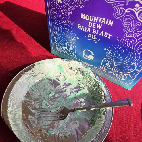 Desafio Gastronômico INSANO: Devorei a Torta de Mountain Dew Baja Blast do Taco Bell e Me Arrependi AMARGAMENTE! 😱