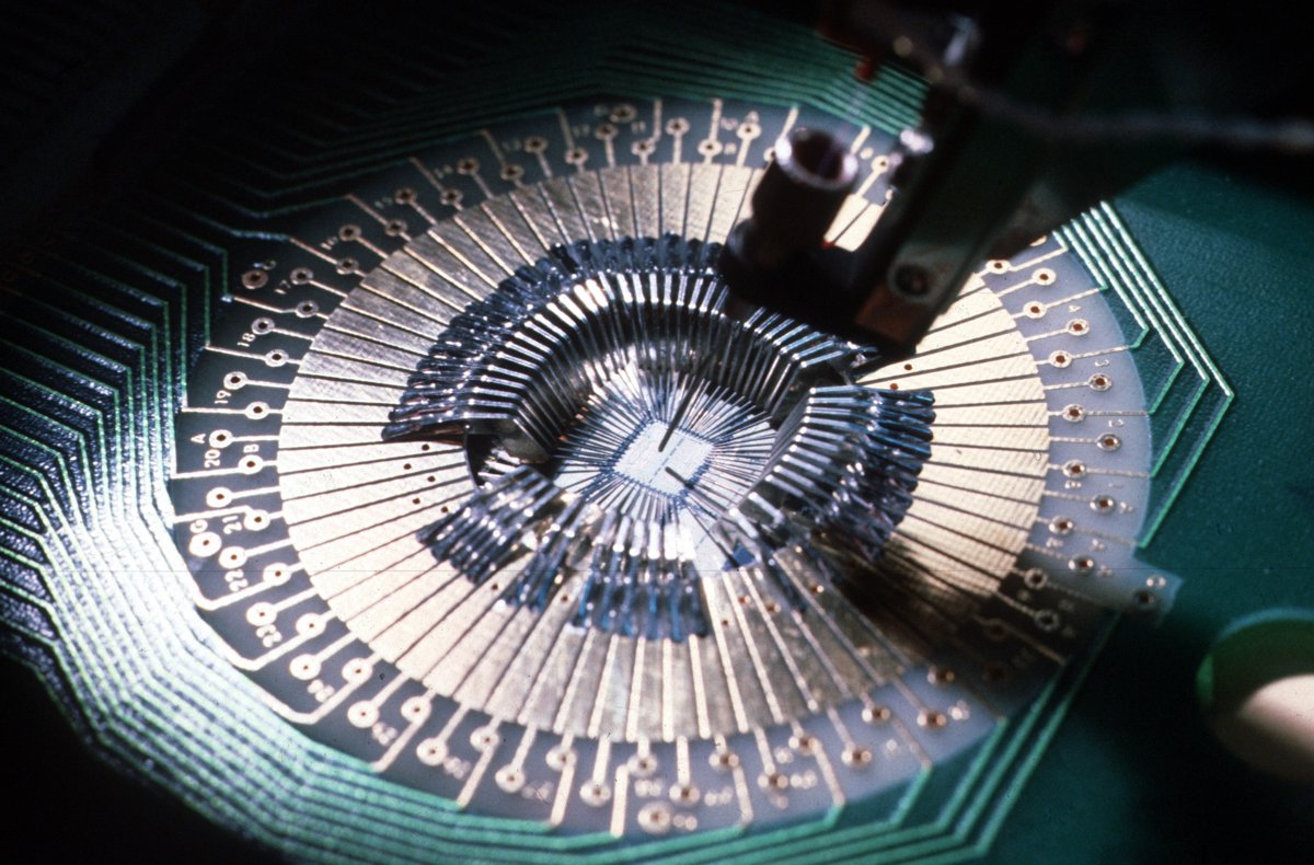 OpenAI e Broadcom fecham parceria para criar novos chips customizados de IA!