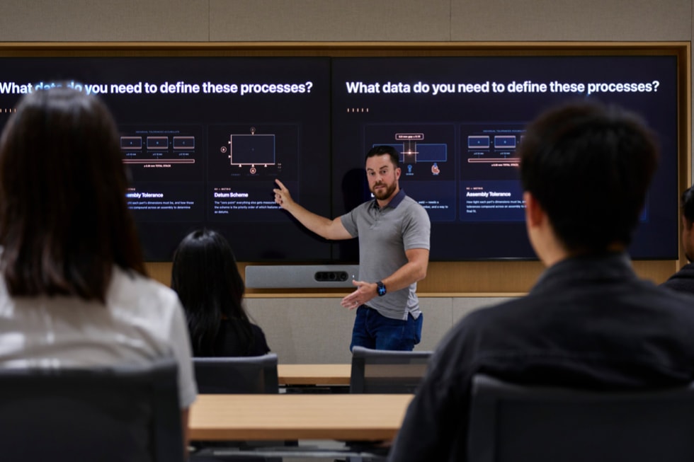 Aula sobre processos de manufatura no centro da Apple em Houston