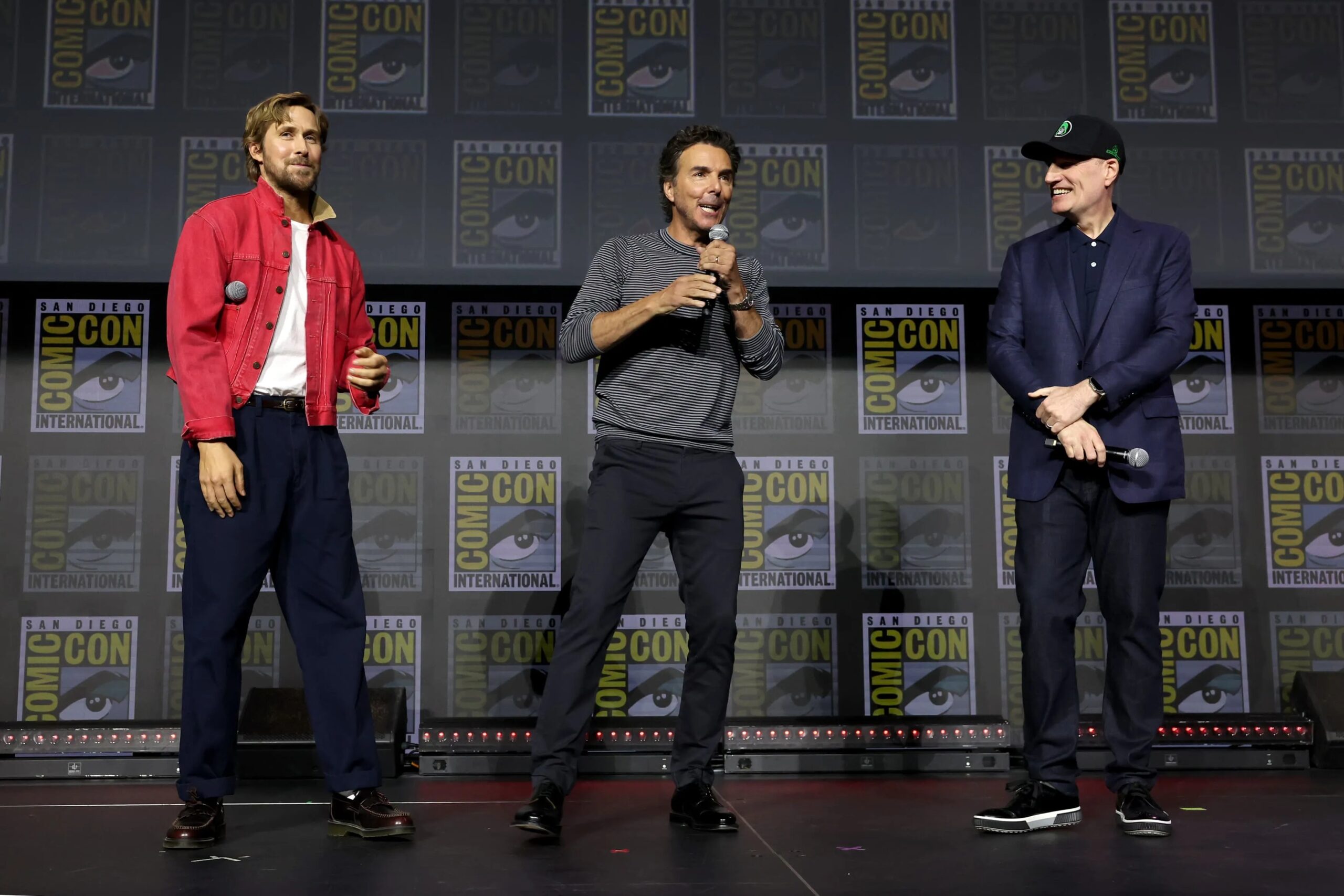 Ryan Gosling e Shawn Levy em imagem oficial relacionada ao filme Ghost Rider.